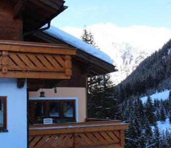 One-Bedroom Apartment with Balcony