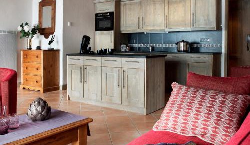 Three-Bedroom Apartment with Spa Access (8 Adults)