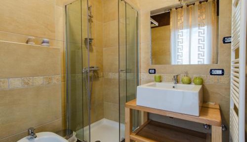 Twin Room with Private Bathroom
