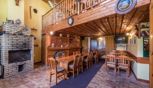 Deluxe Double Room (2 Adults + 1 Child)