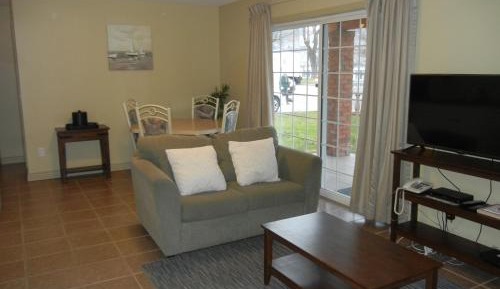 Suite with Lakeview - Non Pet Friendly