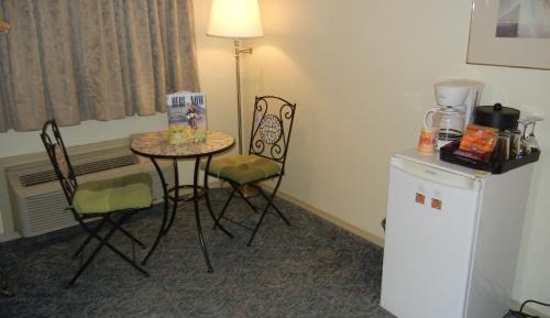 Deluxe Queen Studio - Non Pet Friendly