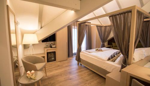 Penthouse Suite with Spa Bath