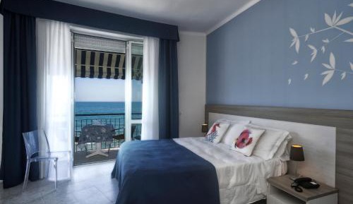 Double or Twin Room with Sea View