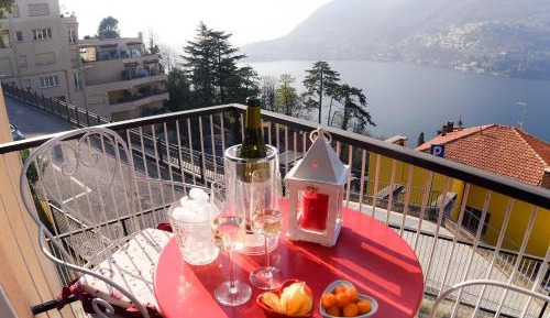 Apartment with Lake View