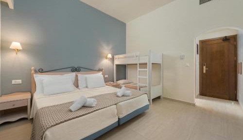 Family Room (2 Adults + 2 Children)
