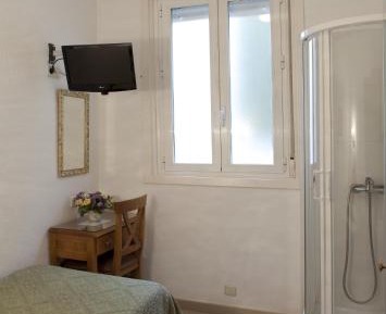 Single Room with Shared Toilet