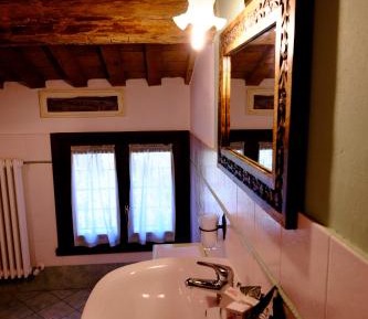 Deluxe Double Room (2 Adults + 1 Child)