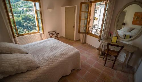 Double Room with Street View
