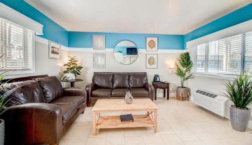 Two-Bedroom Queen Suite W/ Kitchen