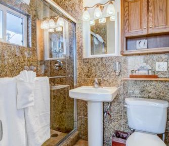 Two-Bedroom Queen Suite