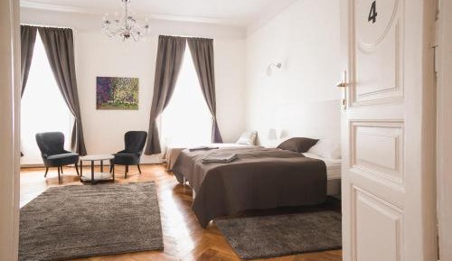 Large Double or Twin Room with Shared Bathroom
