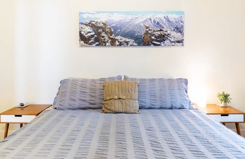 Highland House | Sunny Cottage in the Historic and Trendy LoHi Neighborhood