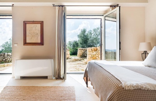 Noto Villa | Artfully Renovated Stone House Overlooking the City of Noto
