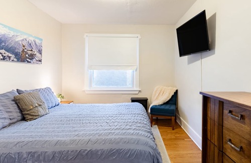 Highland House | Sunny Cottage in the Historic and Trendy LoHi Neighborhood