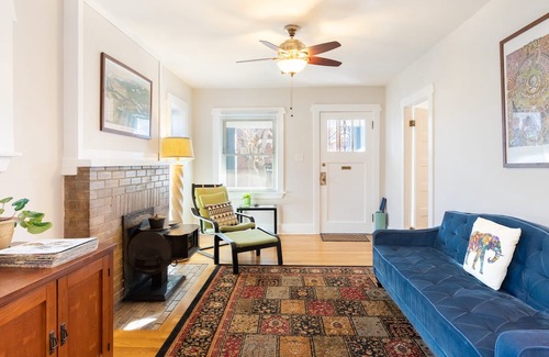 Highland House | Sunny Cottage in the Historic and Trendy LoHi Neighborhood