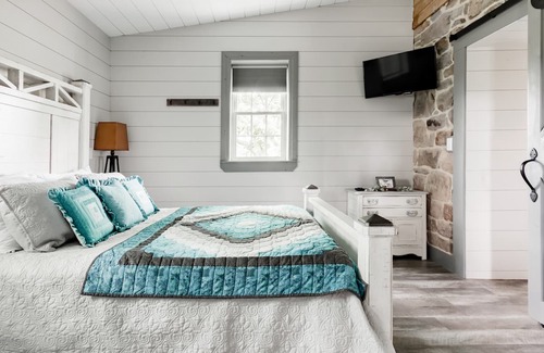 Elizabethtown House | Breathe the Country Air at The Springhouse at Sunnyburn Farm