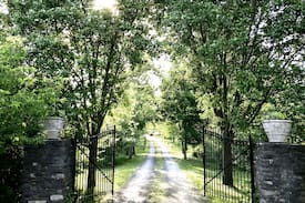 Coxsackie House | Windrift Hall - Your Sanctuary on a Private Lake