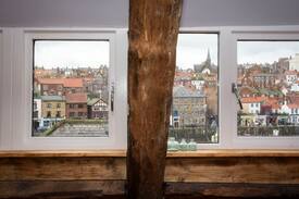 Whitby Apartment | Ammonite Loft-harbour view in the heart of Whitby