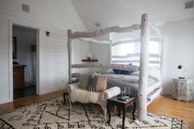 Greenport Hotel | The Lin Beach House -- Lillian's Suite
