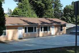 Coos Bay Apartment | Hummingbird Nest - close to downtown and Hwy 101