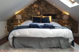 Solva Cabin | Y Bwthyn Bach Gwyn: Cosy retreat with log burner