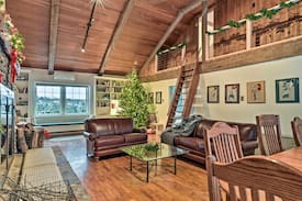 Champion Cabin | Laurel Highlands Retreat in Seven Springs -hot tub
