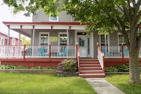 Freehold House | THE BE JOLLY BED & PUB a UNIQUE COMBINATION