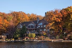 Bella Vista House | Cedar Lodge Arkansas Resort Lake Front Retreat