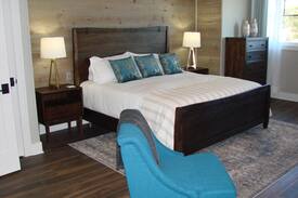 Watkinsville Hotel | Hearthside Lofts & Events Room 201 - Watkinsville