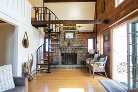 Nahant House | Hillcrest Cottage By The Sea
