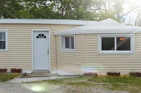 Monticello Cabin | Debbie's Little Cozy Cabana Located Lake Freeman