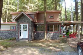 Jonestown Cabin | The Dam Cottage, waterfront paradise