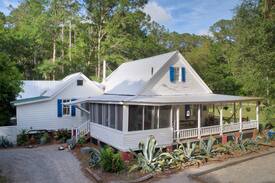 Daufuskie Island Cabin | The Oyster Cottage on Daufuskie with Golf Cart