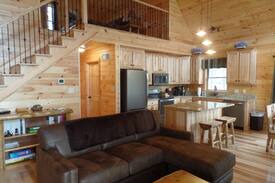 Berkeley Springs Cabin | Buck Haven is a luxurious and quite wooded retreat