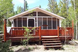 Fairplay Cabin | Rustic Off-Grid Cabin in Woods w Treehouse