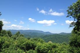 Banner Elk House | Hilltop Hideaway Cabin on 6 acres VIEWS & hot tub