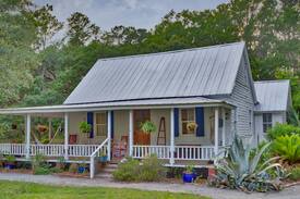Daufuskie Island Cabin | The Oyster Cottage on Daufuskie with Golf Cart