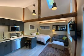 Snoqualmie Cabin | Ansel's Cabin, The Refined Riverfront Getaway