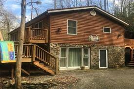 Elkins Cabin | “The Overlook” Beautiful Riverfront Getaway!