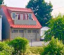 Downtown House | The Carriage House at Hessian Overlook, Downtown