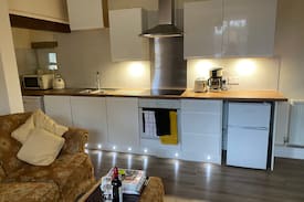 Cleckheaton Cabin | Brienda Cottage. Entire House Mins to Leeds/Bfd.