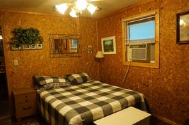 Nauvoo Cabin | Biz's Cabin by the River