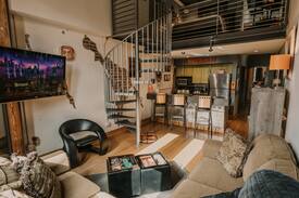 Downtown Knoxville Apartment | Downtown 210 on Market Square w/Rooftop Access