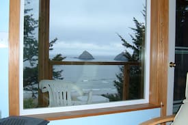 Oceanside Apartment | Heart Of The Hill #B - Big Views