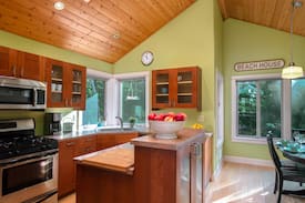 Manzanita House | Treehouse Hideaway - Modern, Spacious, Amazing decor, Wall of Windows