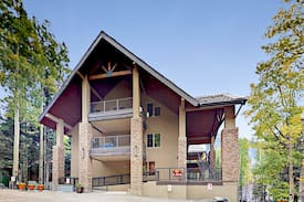 Taos Ski Valley Apartment | 2BR Mountain-View St. Moritz Condo -- Walk to Lift