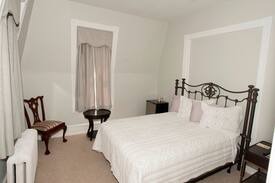 Ballston Spa House | The Apple Tree Bed and Breakfast 2 BR Townhouse