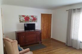 Garfield Heights Apartment | Red House #1 --10M to Solon, Near I480 & freeways!