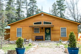 Cloudcroft Cabin | Always Cloud 9 (No steps/stairs; dogs OK)